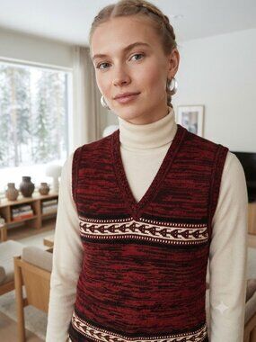 Scandi Style 70s Patterned Knit Sweater Vest